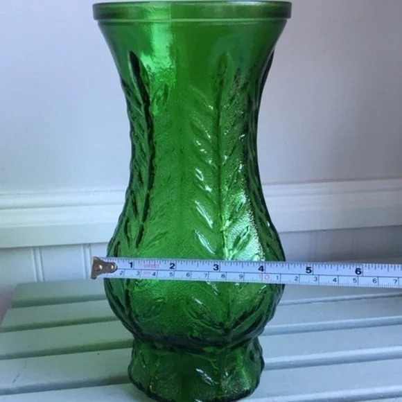 Vtg. FTD 1970s Leaf Pattern Green 10” Glass Vase - Picture 7 of 7